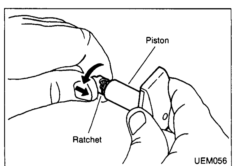 Two hands holding the tensioner showing the piston being rotated and pushed up the spiral ratchet to pre-set it. Callouts: 'Piston' (top) and 'Ratchet' (bottom-left).