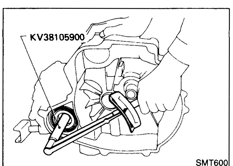 Special tool KV38105900 (side-gear adapter) inserted into the final drive assembly with a torque wrench attached to measure turning torque of the final drive.